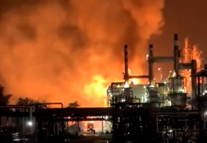 煉油廠爆炸